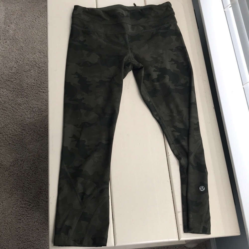 Lululemon camo cropped leggings
